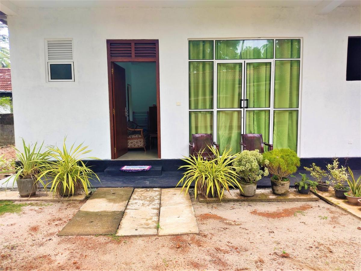 Sandy Palms Guesthouse Hikkaduwa Kültér fotó