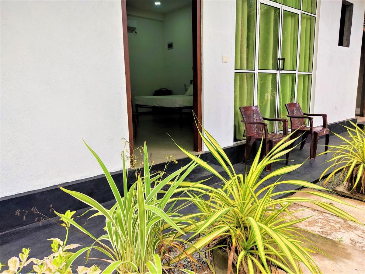 Sandy Palms Guesthouse Hikkaduwa Kültér fotó